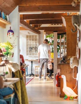 Keramikcafé Møllehuset_far og datter_stemning